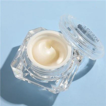 Crema de dia per il·luminar la pell